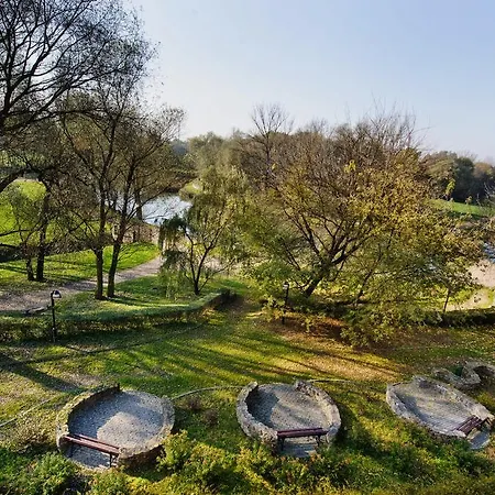 Hotel Dworek Skawinski 3*