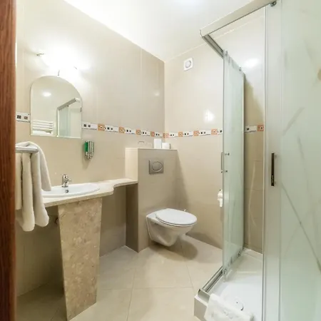 Dworek Skawinski 3* سكافينا