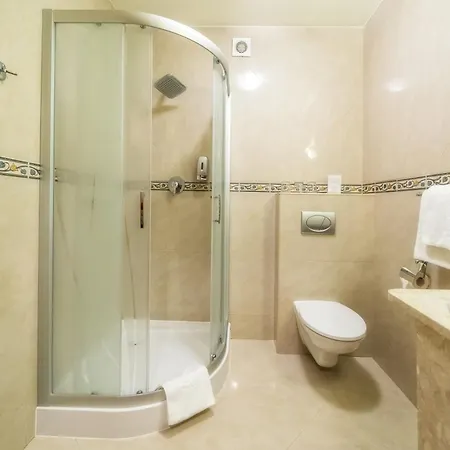 فندق Dworek Skawinski سكافينا