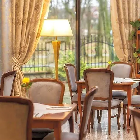 Hotel Dworek Skawinski