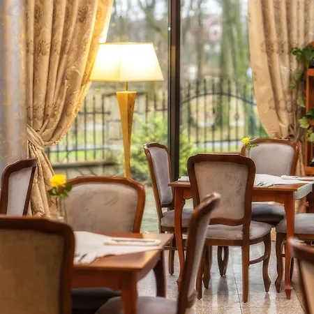 Hotel Dworek Skawinski 3*